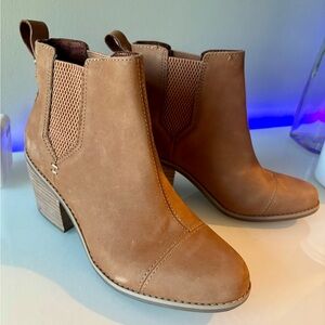 *new* TOMS Everly Ankle Booties tan cognac oiled nubuck leather *NWOT*